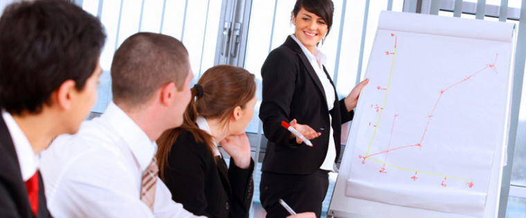  Synchronous or Asynchronous: Factors that Influence Training Strategy 