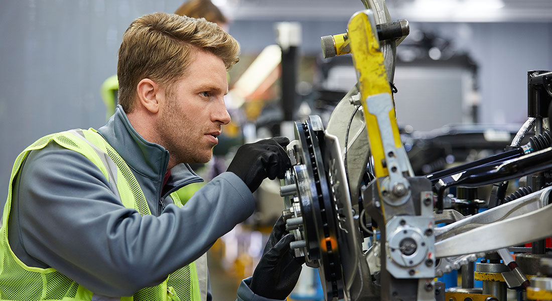 7 Ways to Upskill and Reskill the Manufacturing Workforce [Infographic]